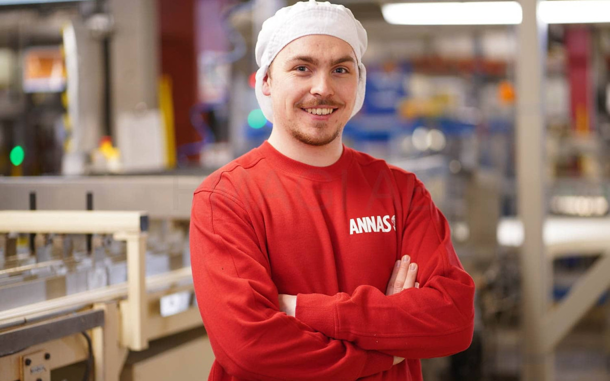 Employee Annas working in the factory